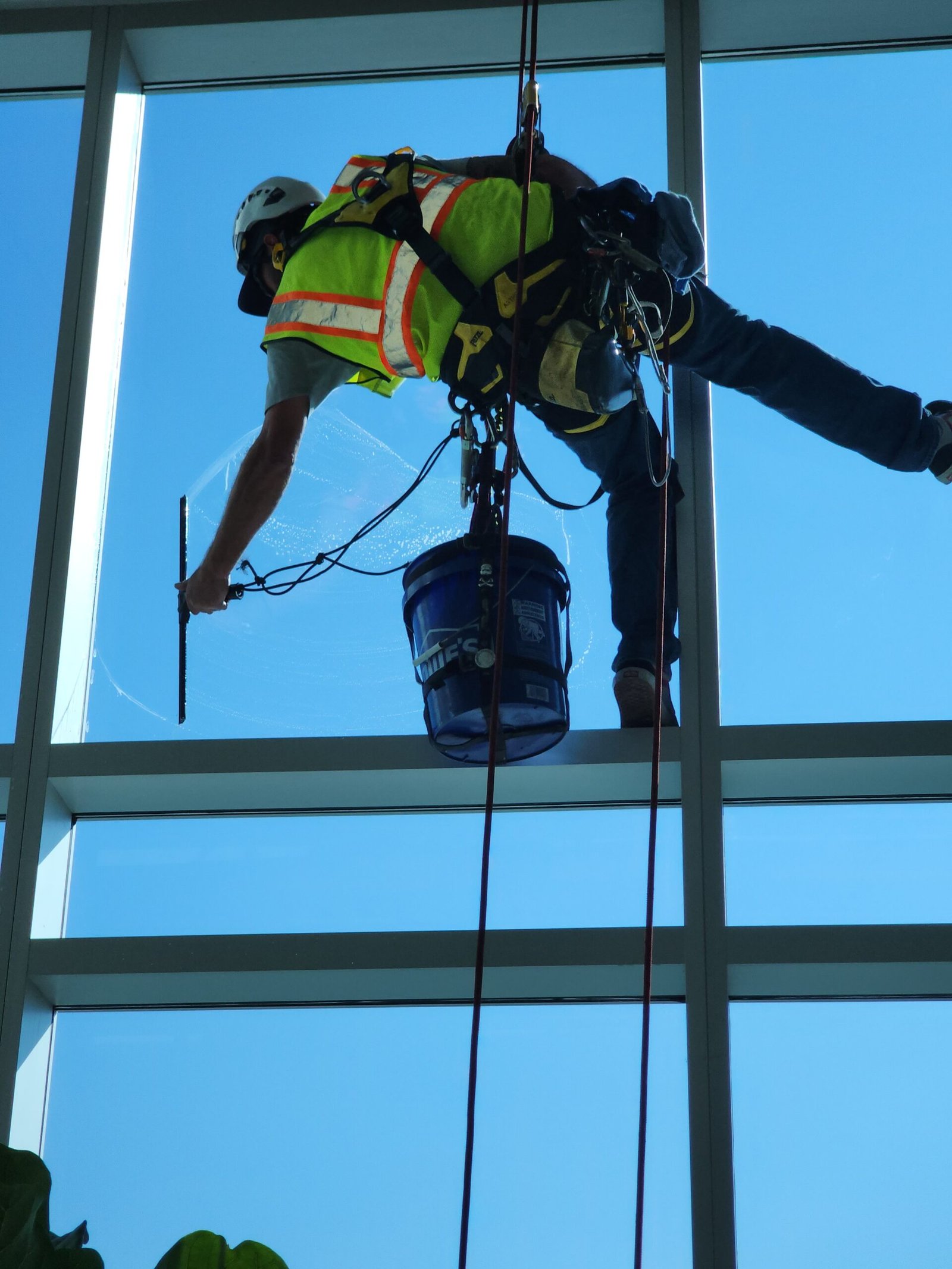 Window cleaning service in los angeles , long bech CA